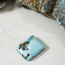 Load image into Gallery viewer, Golden Hill: Cabochon
